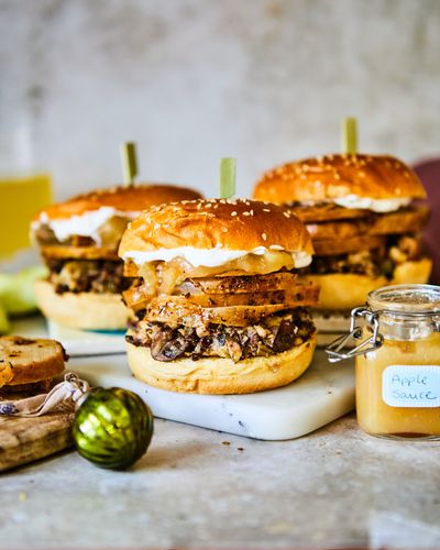 No turkey brioche bun with vegan crackling and apple sauce