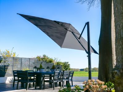 Eclipse Cantilever Parasol