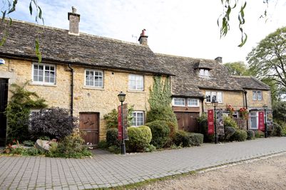 Cottage_Exterior_09.jpg