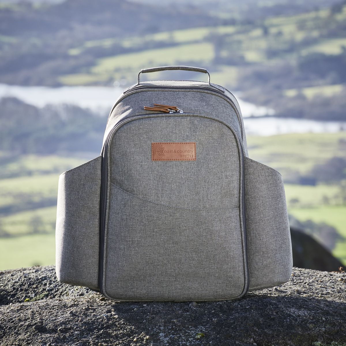 CC879024 Coast & Country by Tower 4 Person Filled Picnic Basket_LS2.jpg
