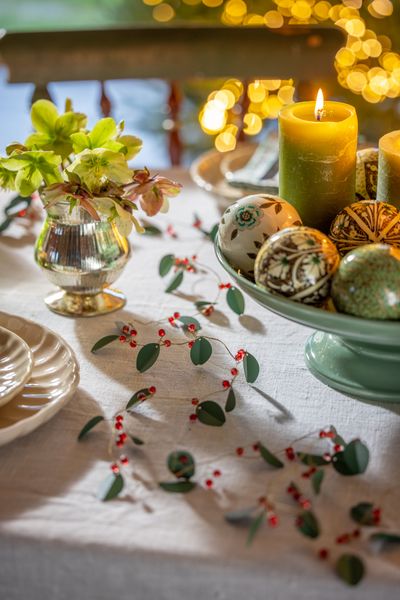 Delicate leaves and berry garland.jpg