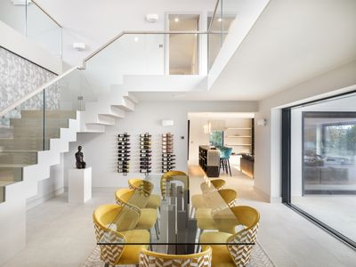 Perfect-Stays-Seaglass-House dining area.jpg