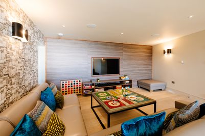 Perfect-Stays-Trevenek-games-room-2.jpg