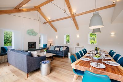 Perfect-Stays-Tregully-living-area-3.jpg