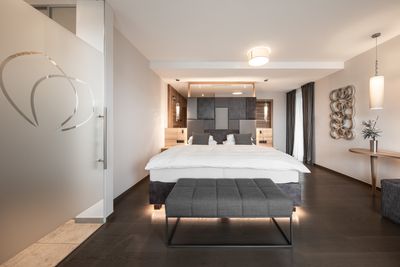 Alpiana_Double Room Premium Deluxe (1).jpg