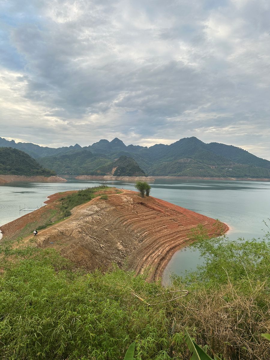 Mai Chau Hoa Binh Lake 3.jpeg