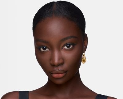 DG_MU24_FLAWLESS LOOK_5_MAKEUP PORTRAIT_JPG_5X4_300DPI.jpg