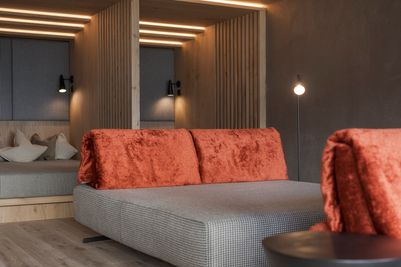 Feldhof_Rest Room Red1.jpg