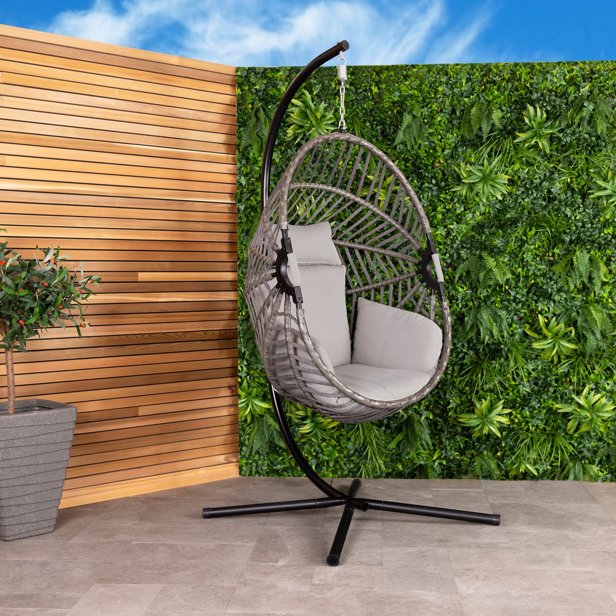 Charles Bentley partners with specialist garden agency to grow PR and social presence