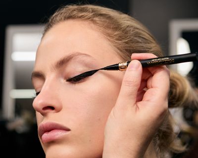 FS_WOMAN_SS25_BEAUTY_BTS_SHOTS_APPLICATION_SHOT_FELICE_IMG_8724_5_4.jpg
