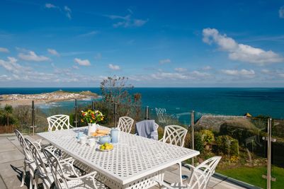 Perfect-Stays-Shun-Lee-terrace-2.jpg