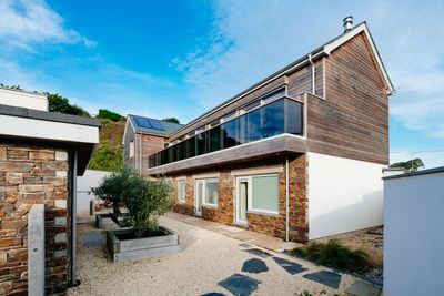 Perfect-Stays-Treasure-House-exterior.jpg