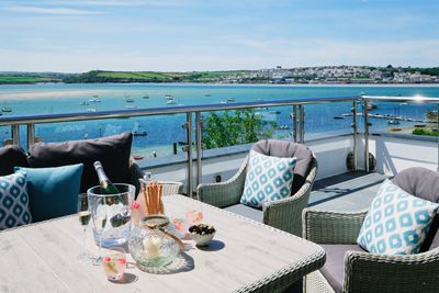Perfect-Stays-Trehayl-terrace.jpg