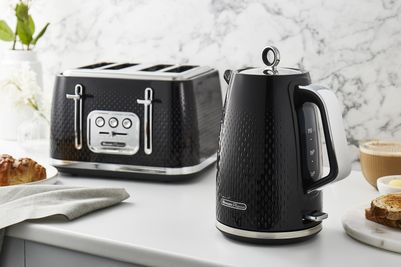 SK14016BLK Elegance Kettle_LS08.jpg