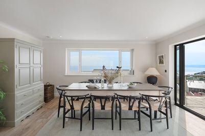 Perfect-Stays-Amar-dining (1).jpg