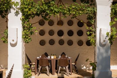 MLC_Ristorante esterno_inq. larga.jpg