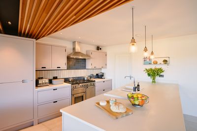 Perfect-Stays-The-Hideout-kitchen.jpg