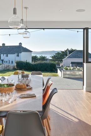 Perfect-Stays-Sunny-Seven-kitchen-2.png