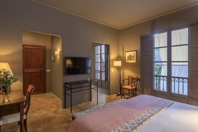 Deluxe 1 - Room 10 .jpg