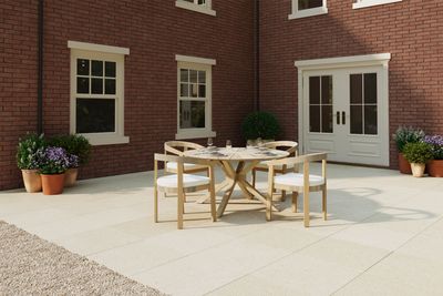 Acacia round table.jpg