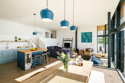 Perfect-Stays-Beachfront-kitchen.jpg