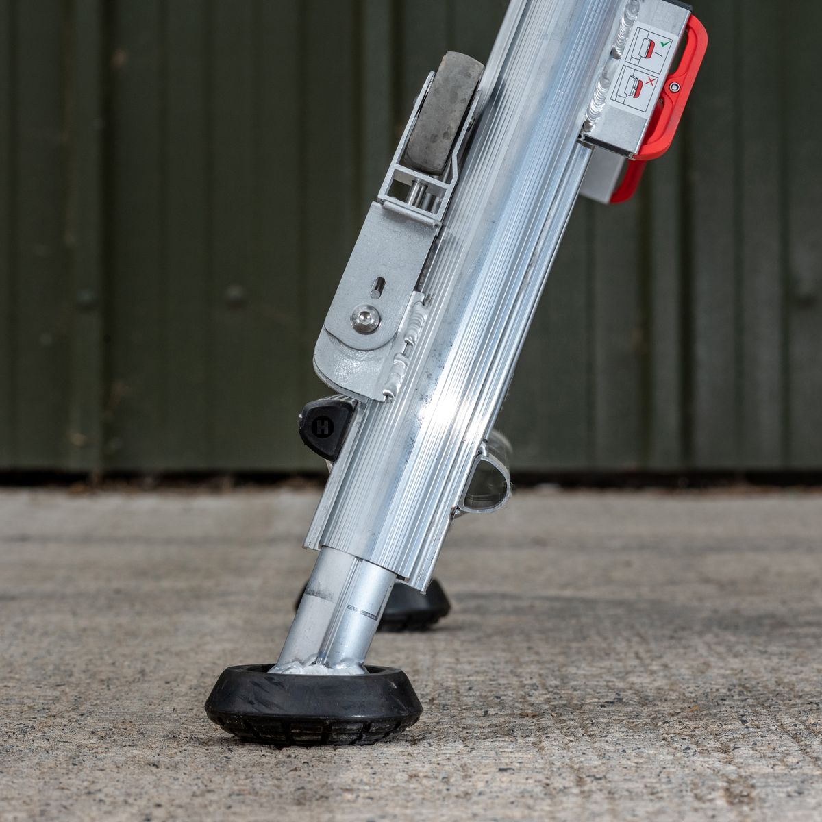 ATTP rubber foot and wheels folded for working