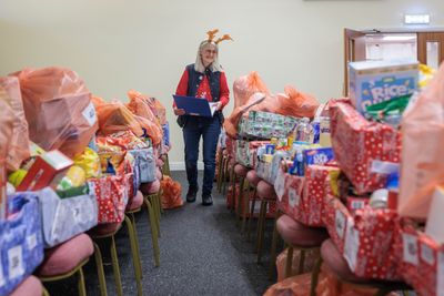 0039_miller_homes_storehouse_project_christmas_hampers.JPG