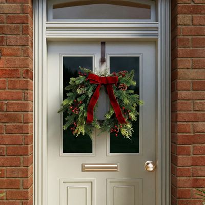 Charles Bentley HMXWREATHBERRYR-Half-Wreath-with-Red-Bow-and-Berries-Insitu-Art-01-300dpi.jpg