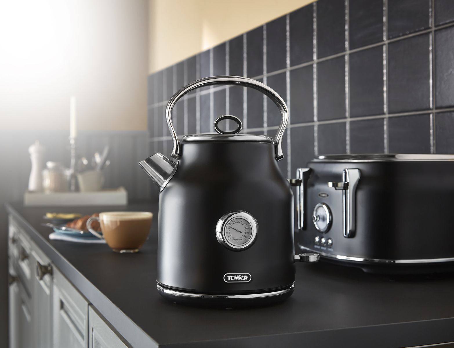 T10063BLK - Tower Renaissance Kettle.jpg