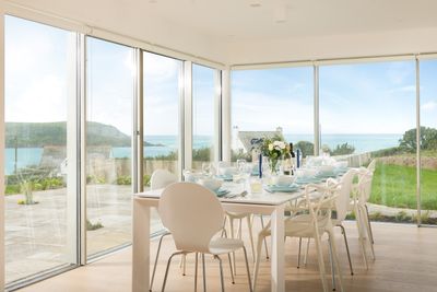 Perfect-Stays-Sea-Breezes-kitchen-2.jpg