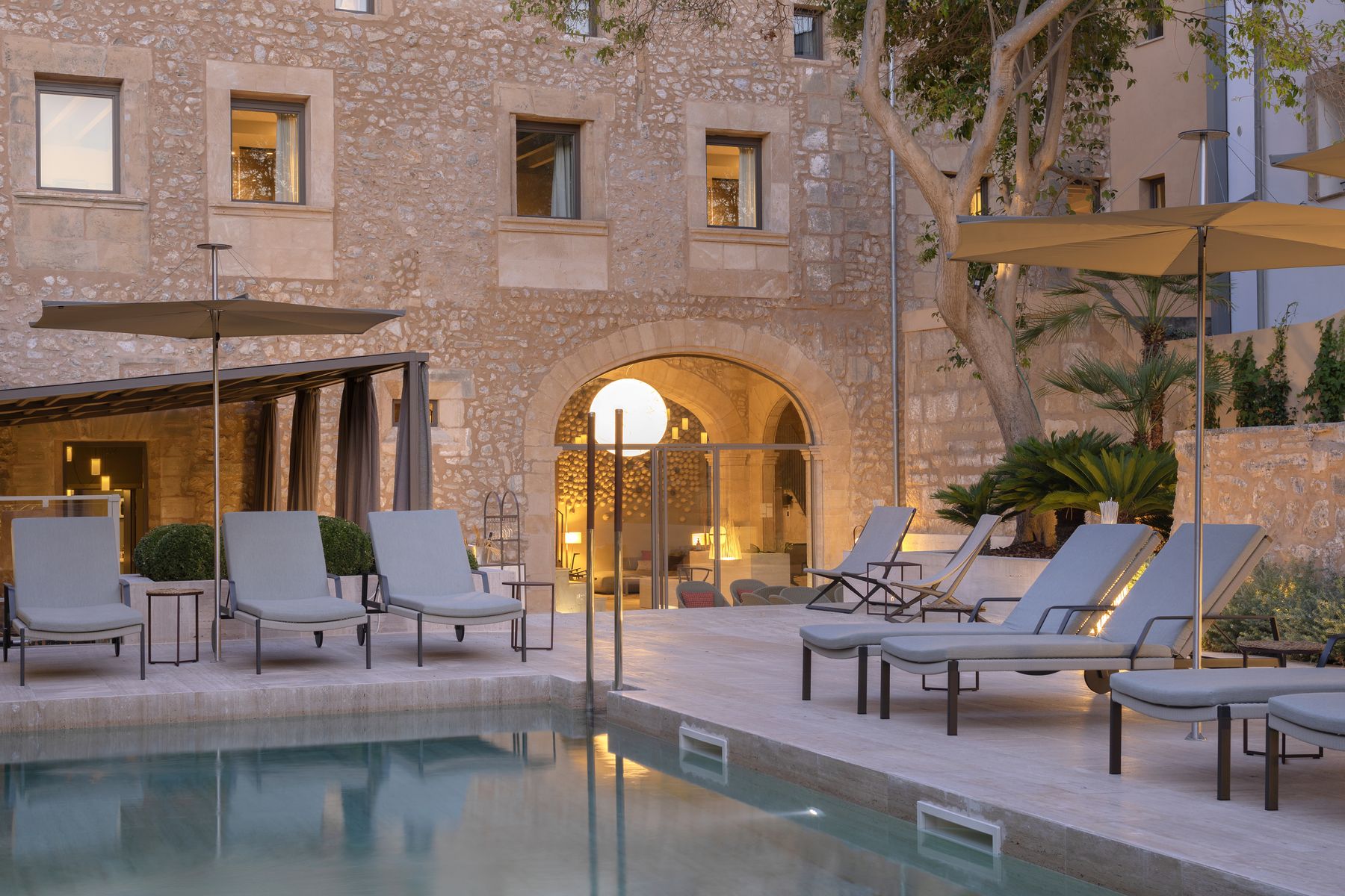 Pool terrace night .jpg