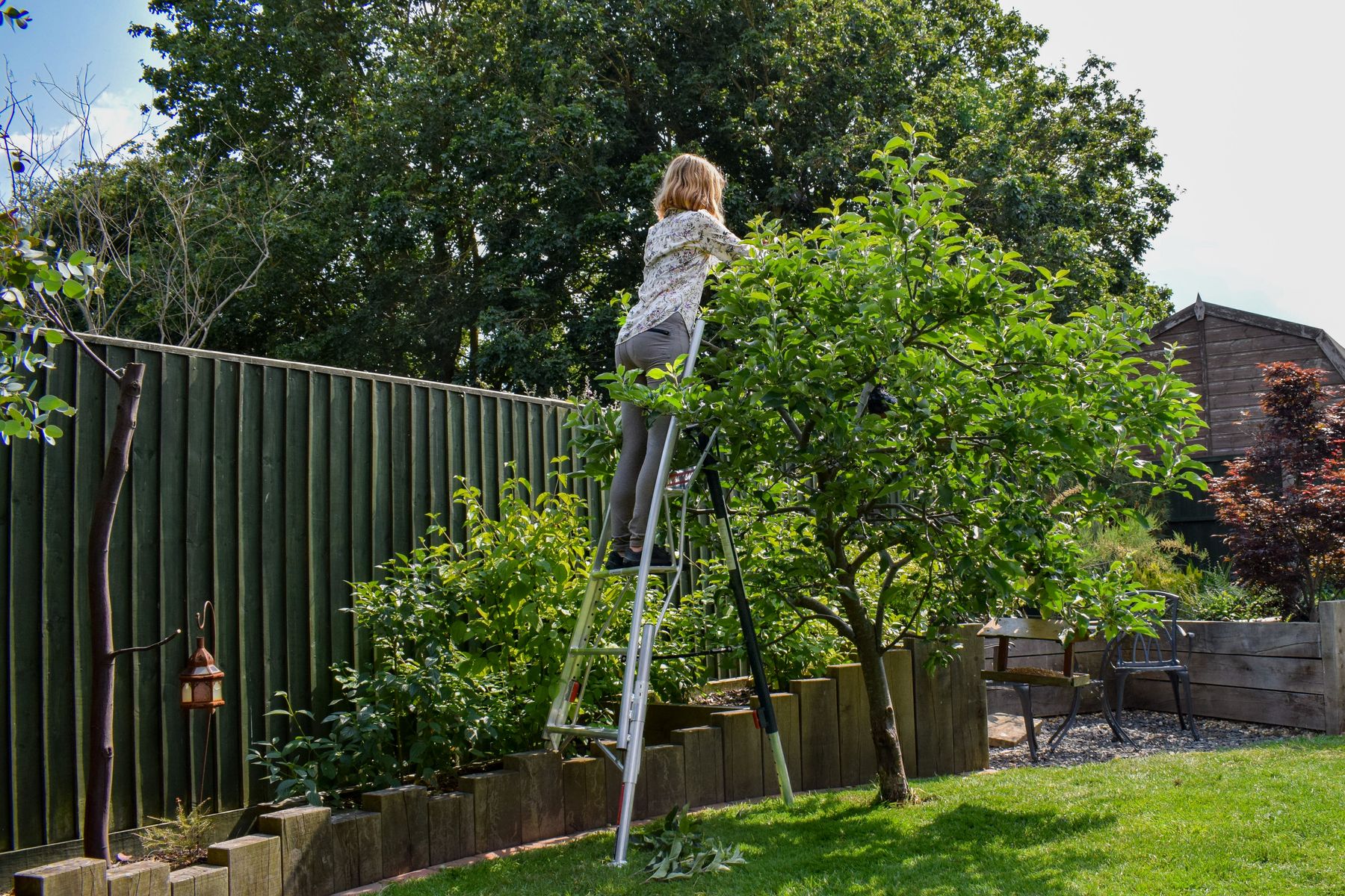 Henchman Fully-Adjustable Tripod Ladder 6ft