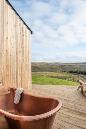 C&C The Elm, bath tub.jpg