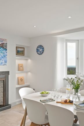 perfect-stays-the-old-school-house-dining-area.jpg