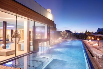 Alpiana_Infinity Pool_Winter.jpg