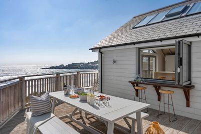Compass Point - Coverack - Perfect Stays - Edward Jose (2).jpg
