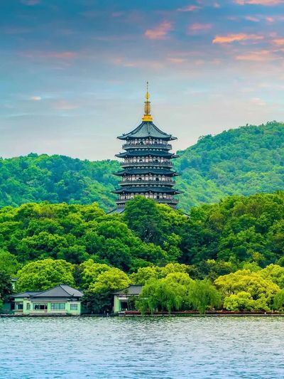 Leifeng Pagoda (1).jpg