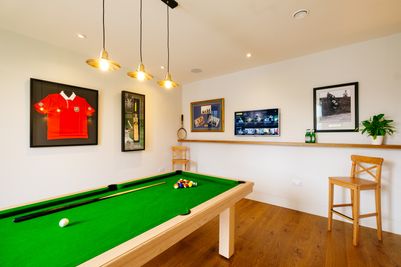 Perfect-Stays-Trelawn-games-room.jpg
