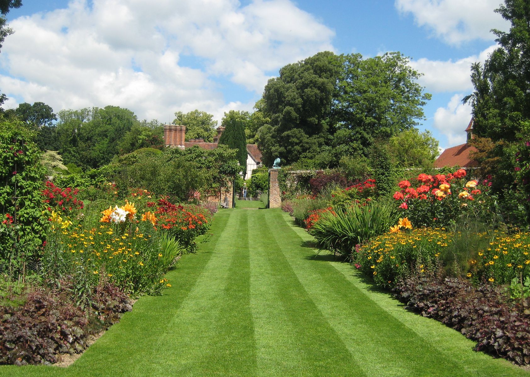 Pashley Manor Gardens - Herbaceous Borders