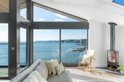 Perfect-Stays-Clifftop-living-area-3.jpg
