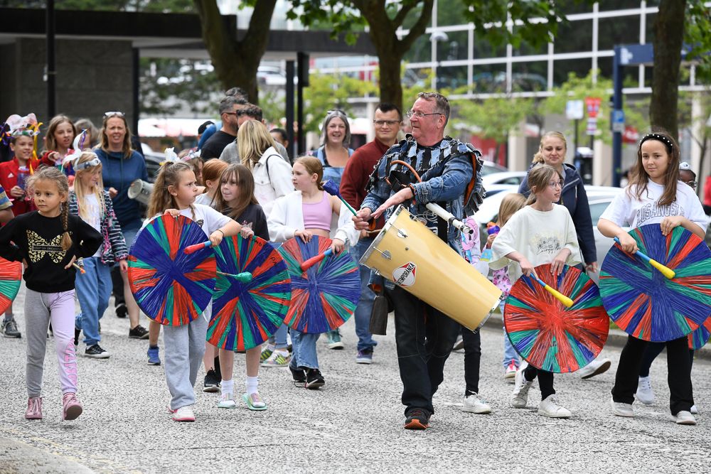 Parade of Colours at MKIAC's Milton Keynes Art in the Park