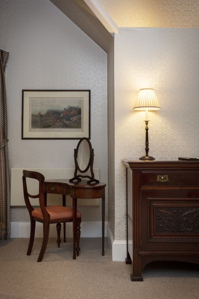 EDIDR-SCHLOSS_Suite_05.jpg