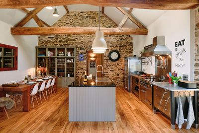 Perfect-Stays-Nightjar-kitchen.jpg