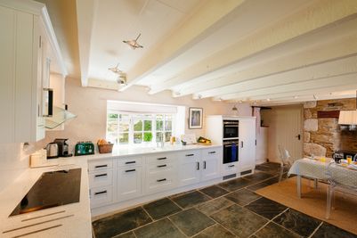 Perfect-Stays-The-Watermill-kitchen.jpg