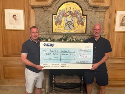 Jeff Dunn (L) of Glazerite with John Hewitt of Kelly's Heoes.jpg