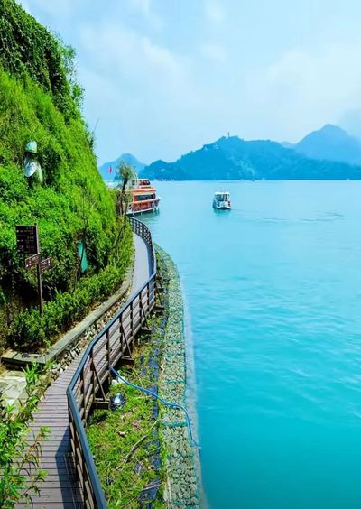 Sun Moon Lake (3).jpg