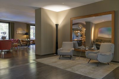 Lobby 2 .jpg