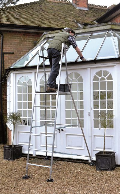 Henchman Hi-Step Platform Ladder