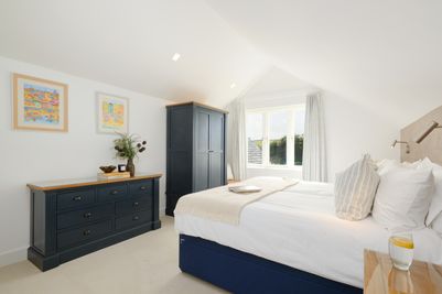 Perfect-Stays-Roscarrock-bedroom-3.jpg