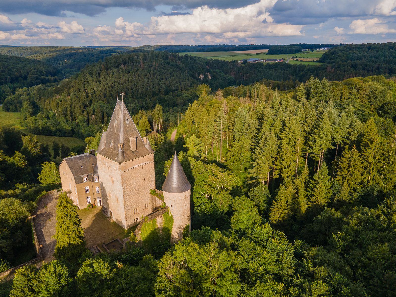 Hollenfels-Castle-Helperknapp-a01-©diariesof.lu-Visit Luxembourg.jpg